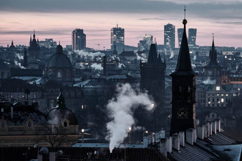 Vue de Prague dans la matinée froide