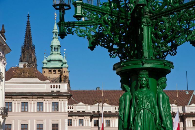 Lanterne de 19eme siecle devant le Château de Prague