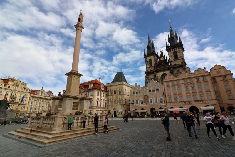 la place de la Vielle Ville avec ses monuments